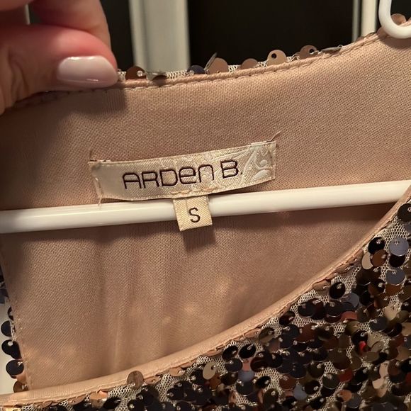 Arden B light pink sequin mini dress with back opening & 3/4 sleeves - Picture 2 of 3